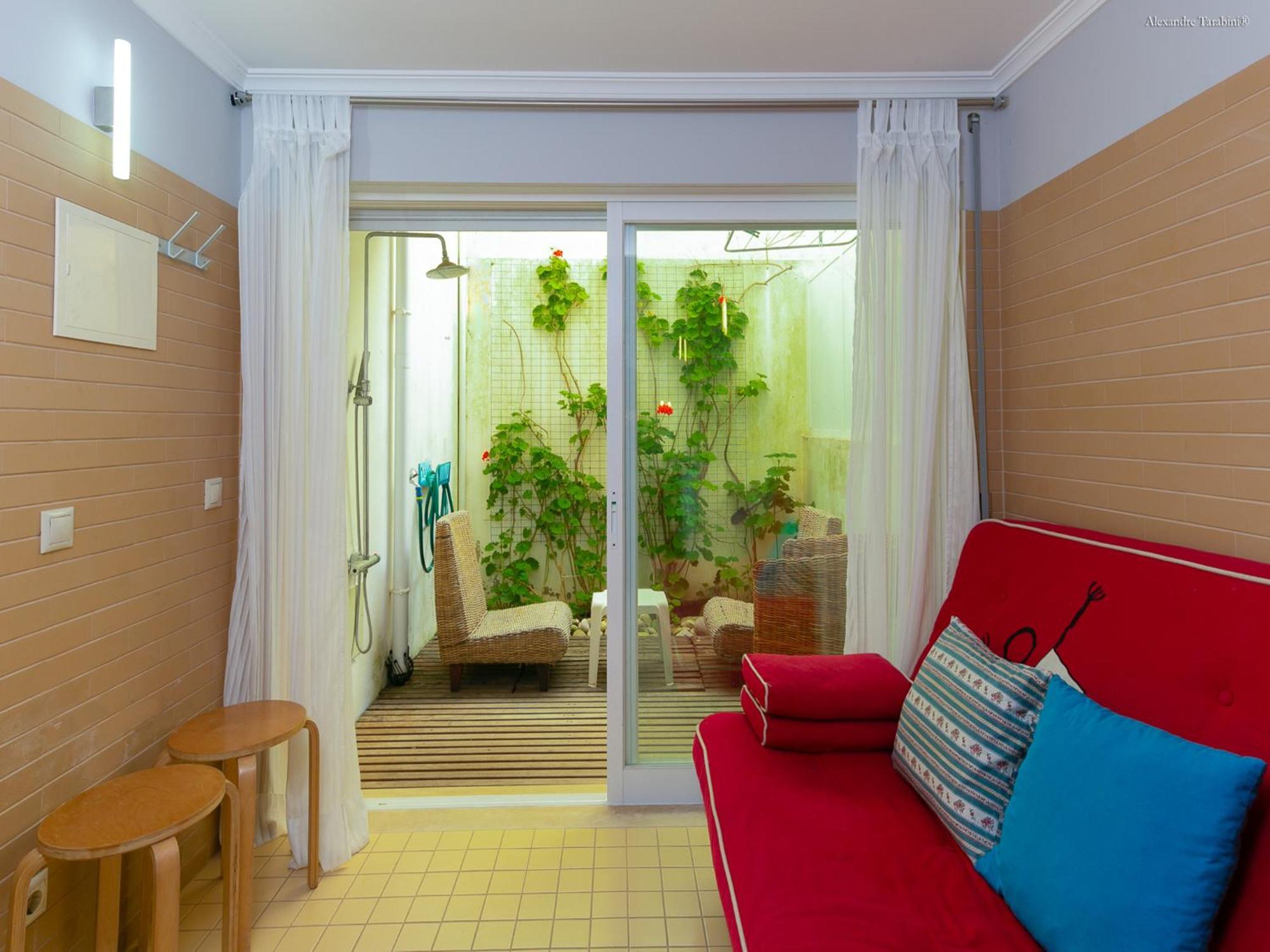 B28 - Stylish Typical House Vakantiehuis *